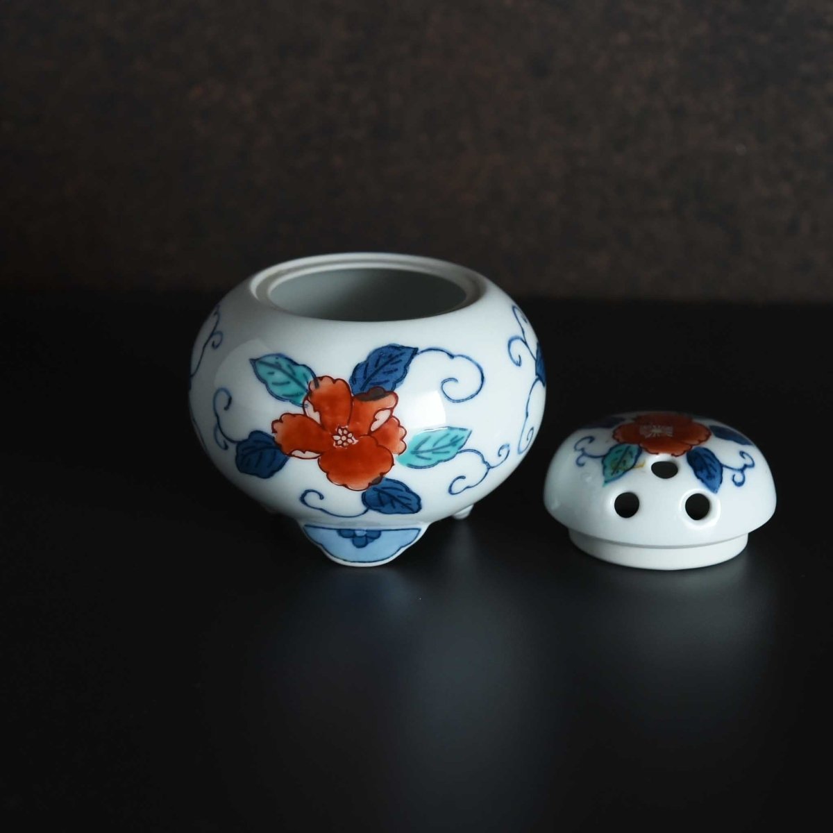 伊万里 鍋島焼 魯山窯 染錦椿 丸香炉 お香入れ 【公式通販】