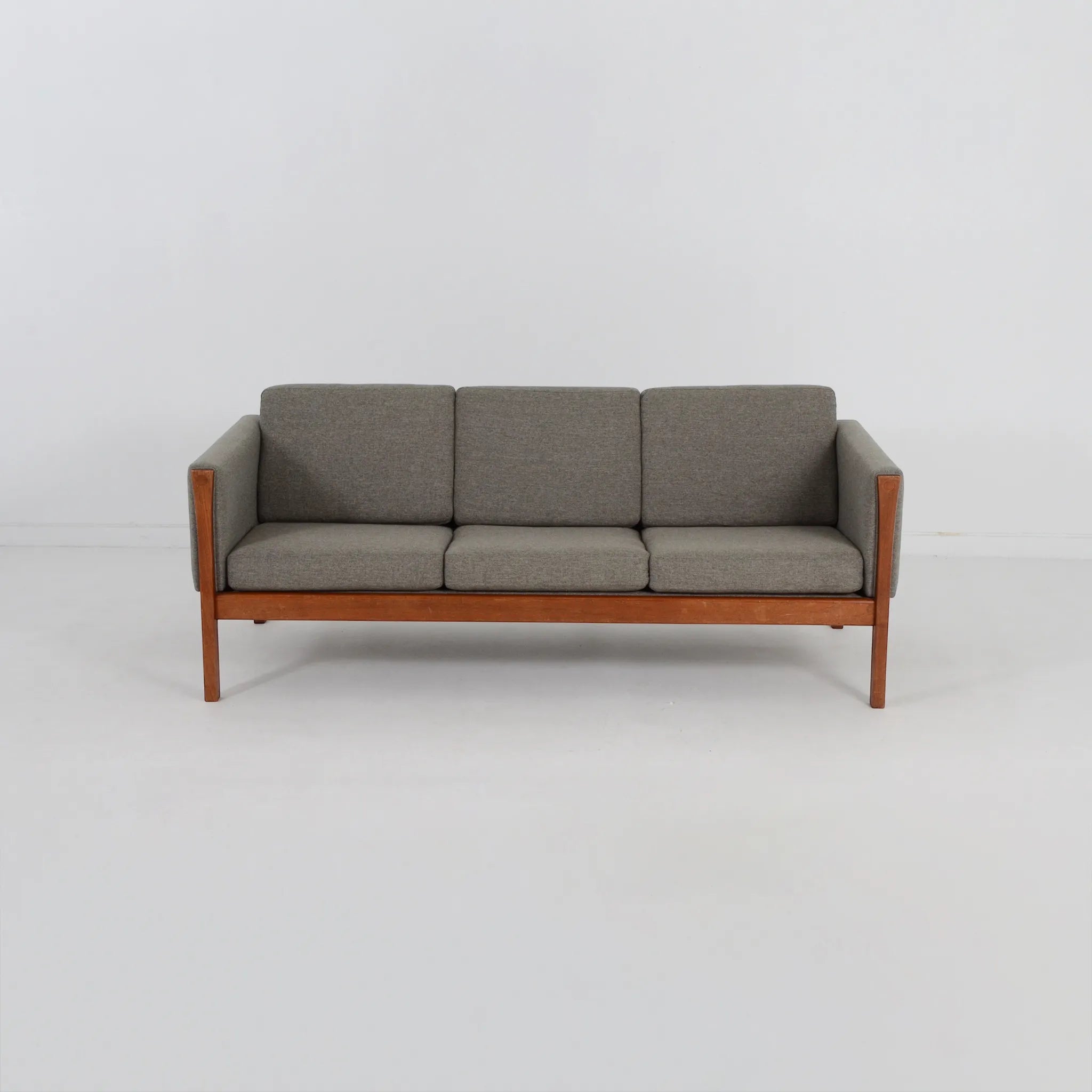 Hans J Wegner / ハンス・J・ウェグナー – Tokyo Apartment Store