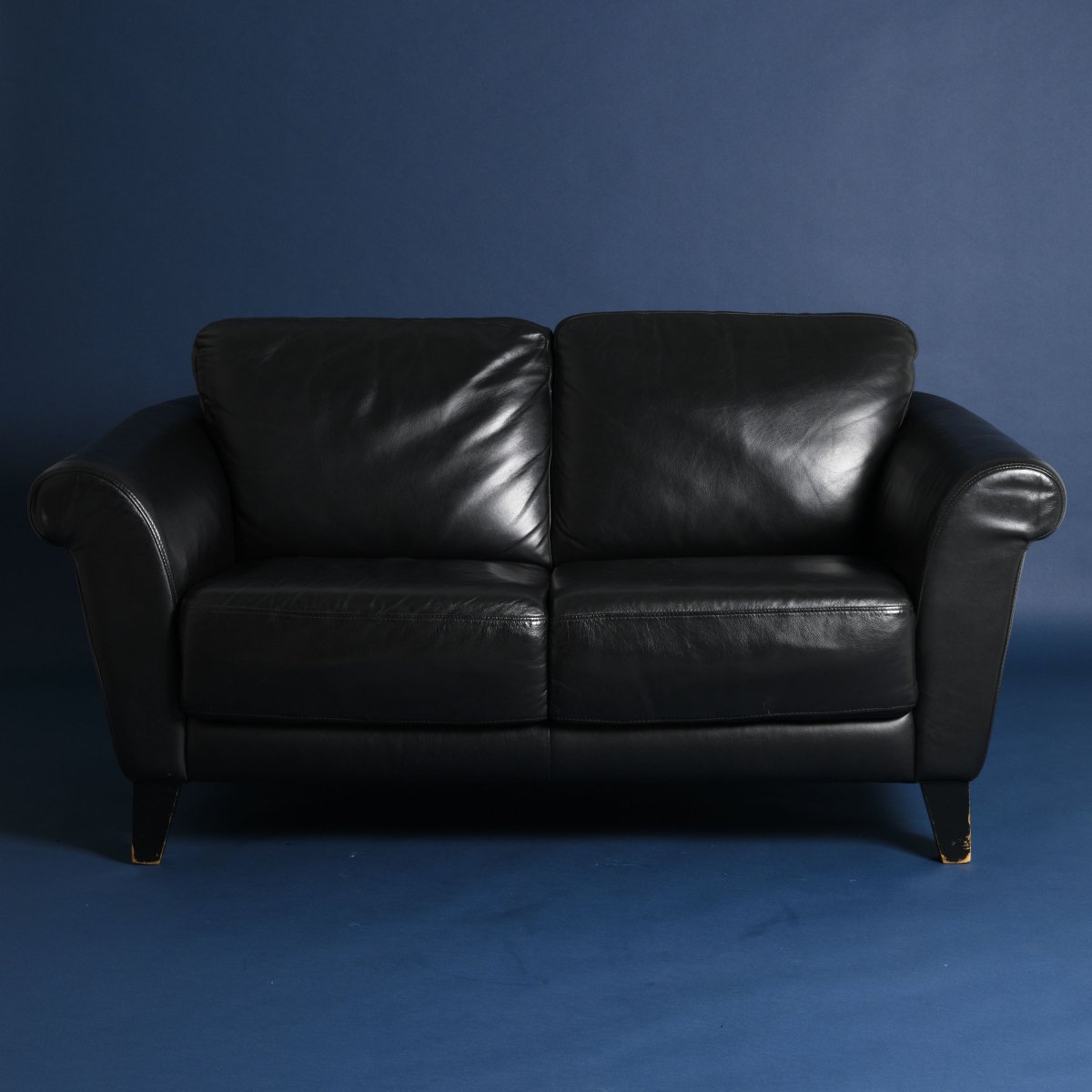 ヴィンテージ - ブラックレザーソファ - 2シータ― – Tokyo Apartment Store