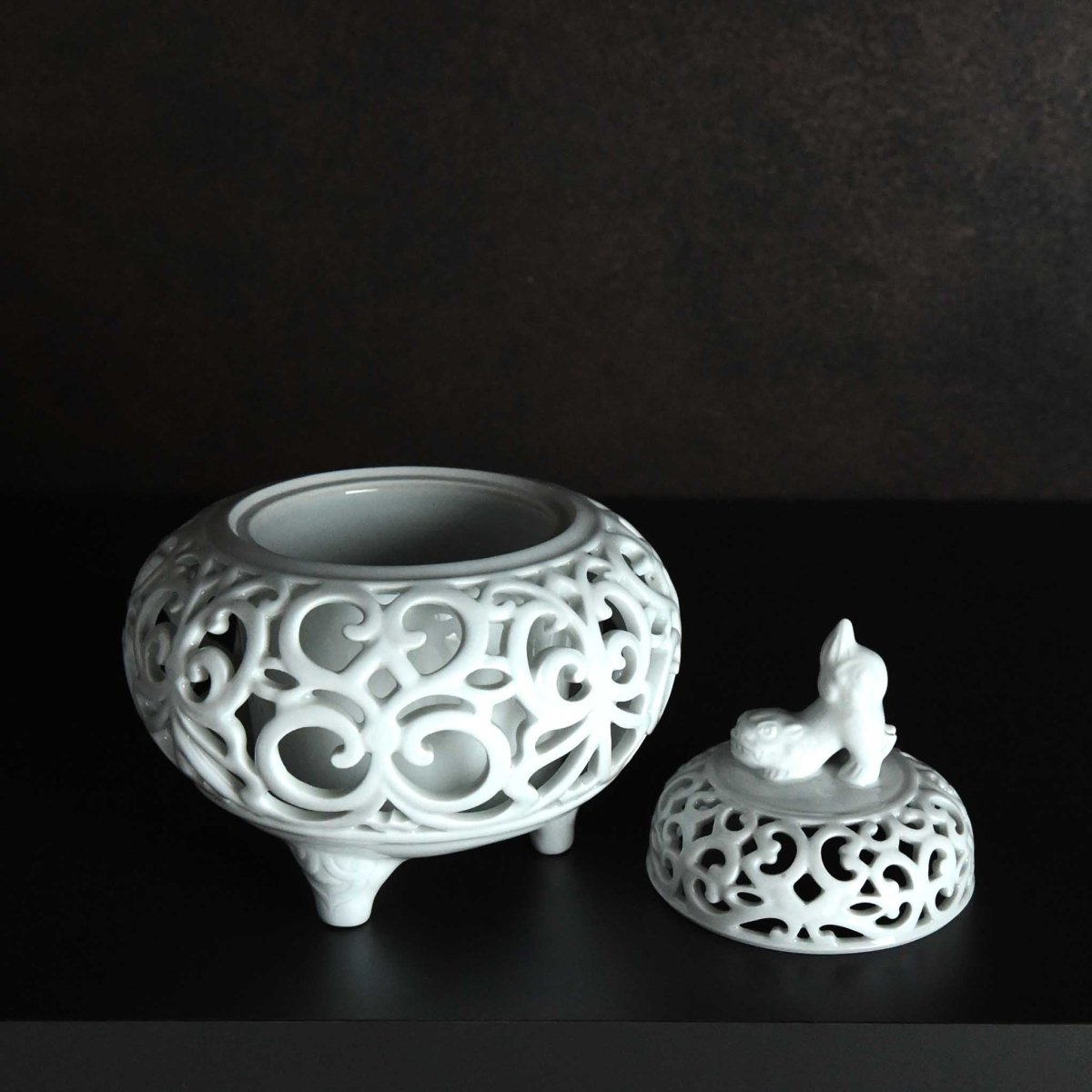 伊万里焼 - 香炉 - 透かし獅子 – Tokyo Apartment Store