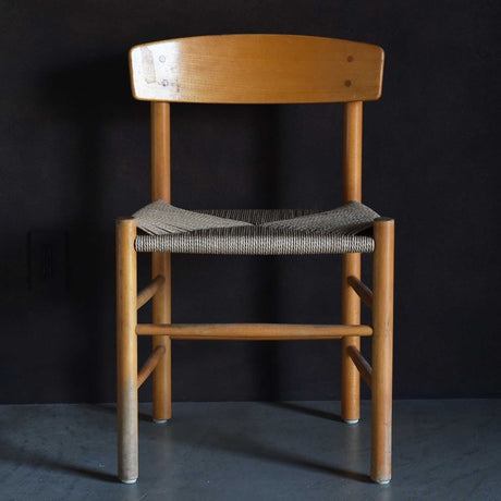 通称「The People’s Chair（ピープルズチェア＝みんなの椅子）／シェーカーチェア」という愛称で知られる、Borge Mogensen(ボーエ・モーエンセン)の代表作「J39」。FREDERICIA／フレデリシア製。 