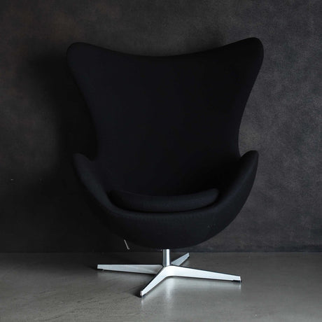 Arne Jacobsen／アルネ・ヤコブセンによって1954年にデザインされたFH3316　エッグチェア。北欧デザインを代表する作品の一つで、Fritz Hansen／フリッツ・ハンセン社製。